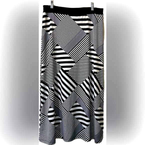 Laura Petites Black & White Stripe Patchwork Print Pull-on Maxi Skirt. Size L. - Picture 1 of 7